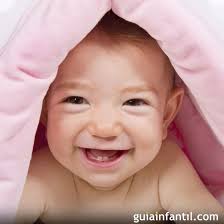 Bebe Riendo Con Los Ruidos De Su Padre