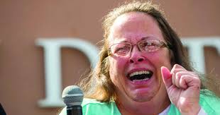 Emotional Davis emerges from jail; Huckabee stands with embattled clerk