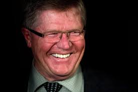 Should Canada ban keeping whales and dolphins in captivity?