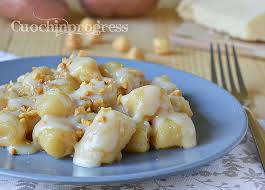 Pin Su Pani Dolci Salati E Conditi Vari Dolci E Ricette Salate Tradizionali E Straniere E Particolari Ricette Per Pasqua E Natale Alcune Idee Per L
