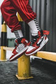 36 sfondi mobile 9 opere d'arte 10 immagini 19 avatars 2 gifs. Off White X Air Jordan 1 On Feet Preview Wave