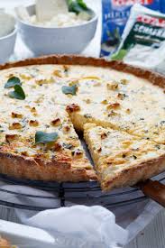 Weisse Kase Quiche Mit Croissant Boden Das Einfache Rezept Ist Eine Leckere Alternative Zur Pizza Die Quiche Ist Mit Zwei Milderen We Quiche Rezepte Lecker
