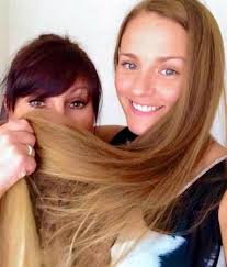 長髮公主」剪掉留了15年的長髮剃光頭，背後故事很暖心- 每日頭條