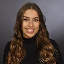 Larissa Kroll's Instagram, Twitter & Facebook