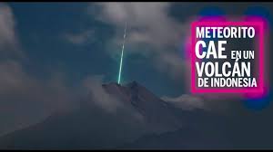 Fue súper brillante y rápido. Video Momento En Que Meteorito Cae En Un Volcan De Indonesia