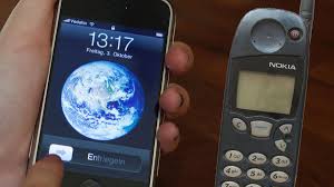 Wert von Apple iPhone 2G, Nokia 5110 ...