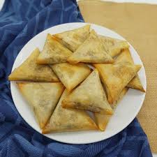 Brick Au Thon Et Bechamel Tabou En Cuisine Bechamel Cuisine Orientale Plateau Repas