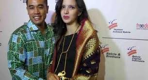 Nia ramadhani merasa lebih genit setelah kehamilan ketiga. Nia Ramadhani Dan Ardie Bakri Gelar Tasyakuran Hamil 7 Bulan