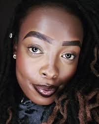 I do believe that there is something very magical🧚‍♀️that can happen when  you read a good 📖🌼 #bookreader 📸@david.mali