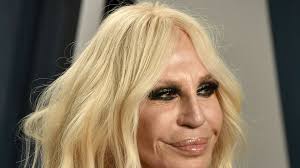 Mai 1955 in reggio calabria in italien geboren. Corona Donatella Versace Und Tochter Spenden 200 000 Euro Promiflash De
