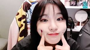 The reason i'm live today, is because i washed my hair. Yuqi S Vlive Watch G I Dle Neverland International Facebook