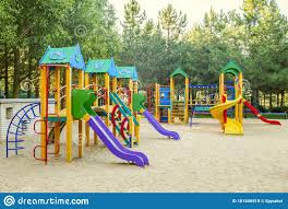A los niños les gusta los animales, así que este juego le va a encantar. Actividades Coloridas De Juegos Infantiles En El Parque Publico Zona De Juegos Infantil Moderna Y Segura Foto De Archivo Imagen De Cuidado Cabrito 161546918