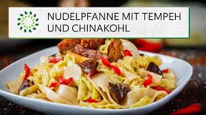 Unser Rezept Als Film Probiert Es Aus Nudelpfanne Mit Tempeh Und Chinakohl Rezept Vegan Tempeh Tempeh Nudelpfanne Chinakohl