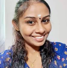 Less crowd for now at 2.50 pm today. Manage to cross border without crowd.