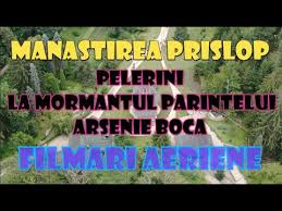 O tânără a mers cu iubitul său necredincios la mormântul lui arsenie boca, însă bărbatul a refuzat să se închine. Manastirea Prislop Pelerini La Mormantul Parintelui Arsenie Boca 2020 Youtube