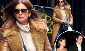 Pete davidson has spoken about some of these difficulties in the past, revealing last year that he had given up his daily cannabis habit during a rehab crawford has her work cut out for her. Cindy Crawford Returns To Nyc A Week After Her Daughter Kaia S Boyfriend Pete Davidson Freaked Out Daily Mail Online