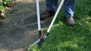 Perfect lawns need perfect edges, and to achieve the desired result, you need the right equipment. Garden Edging Tools Rayagarden