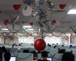I promise they won't create any extra clutter. 40 Office Christmas Decorating Ideas All About Christmas