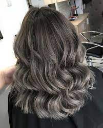 Balayage auburn balayage caramel sur cheveux chatain foncé. 23 Meilleures Idees De Couleurs De Cheveux Brun Cendre Pour 2020 Blog Des Femmes
