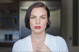 Julie Folk's Instagram, Twitter & Facebook