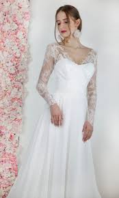 Une jolie robe de mariée coupe sirène avec un très beau décolleté. Robes De Mariee Trapeze Robe De Mariage Paris Robe Paris