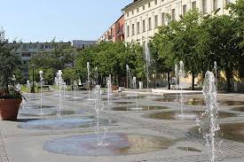 Ha budapestnek lenne főtere, akkor valószínűleg a kossuth tér lenne az. Szolnok Kossuth Ter Picture Of Szolnok Jasz Nagykun Szolnok County Tripadvisor