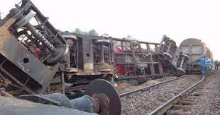 اثار حادث قطار الإسماعيلية بعد خروجه عن القضبان بجسر السويس. Ø­Ø§Ø¯Ø« Ù‚Ø·Ø§Ø± Ø§Ù„Ø³ÙˆÙŠØ³ Ø§Ù„ÙŠÙˆÙ… Ø§Ù„Ø³Ø§Ø¨Ø¹