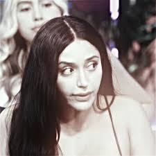 Elsa Coll's Instagram, Twitter & Facebook