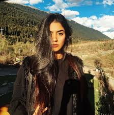 Is Khushi Kapoor S Instagram Icon Kylie Jenner Sridevi Daughter Photography Poses Women Long Hair Styles