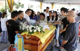Facebook user ah yeoh posted the poem written in chinese on his facebook as a tribute to moey. Perjalanan Terakhir Yun Peng Diiringi Tangisan