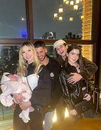 Gente, já tem um tempo que queria contar pra vocês que eu tenho o poder de estufar a barriga, debochou a namorada de joão guilherme. Irmaos Ze Felipe E Joao Guilherme Tem Noite Em Familia Com Virginia E Jade Picon Quem Quem News