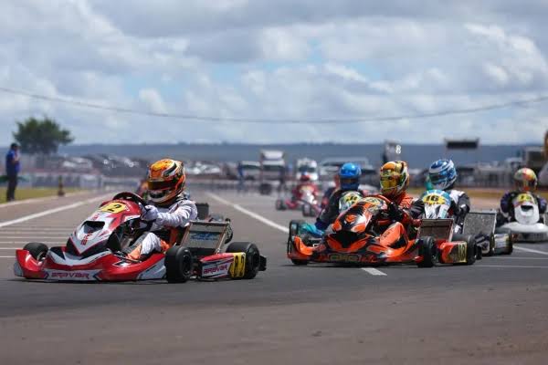 Acelerando novamente: Kartódromo de Brasília reabre com corridas eletrizantes