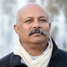 This may be a long post, name-dropping and whatnot, but stay with me (it's  practically my corporate version of a Grammy/Oscar🏆). However, my TLDR  version is: I won Financial Services BDR of