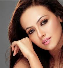 Fatima came into limelight after playing the role of aamir khan's daughter in the film dangal. Sana Khan Biography Sana Khan