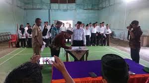 Menyampaikan laporan dugaan pengawasan penyelenggaraan pemilihan bupati dan wakil bupati menjadi tanggungjawab bersama antara bawaslu, bawaslu propinsi, panwas. Ini Imbauan Camat Dan Kapolsek Tekarang Kepada 29 Anggota Pengawas Tps Yang Dilantik Tribun Pontianak