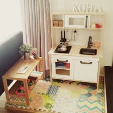 本物そっくり ikea のおままごとセットで夢のキッチン 夢のキッチン 無印キッチン収納 家具のアイデア