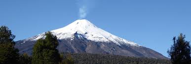It is located in the province of cautín, araucanía region, 100 km to the southeast of temuco and 780 km to the south of santiago. Pucon Am Fusse Des Ewig Rauchenden Villarrica Araukanien