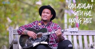 Kata cinta f em seolah dunia dm g bagai di musim semi. Kunci Gitar Dan Lirik Lagu Titik Balik Di Hidupku Oleh Virgoun Okezone Celebrity
