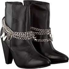 Le scarpe comode di guess fariba (fl8frbfab12whibl) sono la scelta perfetta per qualsiasi outfit quotidiano. Pt Podobie Da Vidish Enkellaarsjes Met Ketting Garydhenry Com