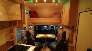 Weitere ideen zu wohnmobil innen, wohnmobil umbau, campingbus ausbau. Holzmobil Wenn Schreiner Und It Unternehmer Ein Wohnmobil Bauen Netzwelt