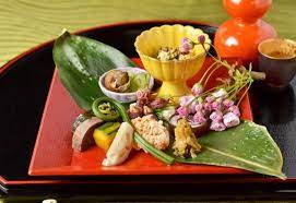 割烹はんべいのおすすめメニュー 八寸はこちら 季節の食材を取り入れ 日本料理を感じて頂ける一皿です 7 8品 仕入れによって日々内容は異なります 日本料理 料理 懐石料理