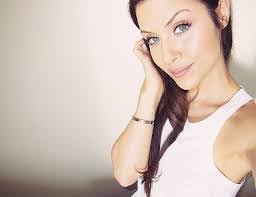 Angie Lilly's Instagram, Twitter & Facebook