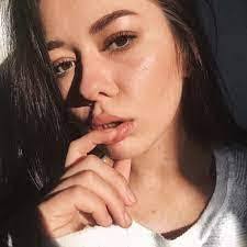 Alice Rizzuto's Instagram, Twitter & Facebook