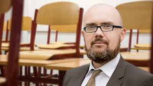 Die mitglieder sollen ab sofort mit nachrichtendienstlichen mitteln überwacht werden. 700 000 Schulstunden In Sachsen Anhalt Ausgefallen Afd Kompakt