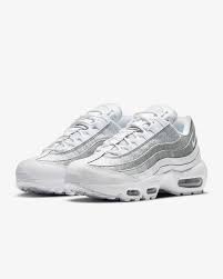 With over 150 colorways and retroes released, the nike air max 95 stays ahead of the game on the track and street. Nike Air Max 95 Damenschuh Nike De