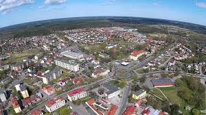 Gdyby spojrzeć na niego z lotu ptaka, zobaczyłoby się setki parcel, dziesiątki basenów z kolorowymi zjeżdżalniami i mrowie ludzi, którzy przyjechali wypocząć pod śródziemnomorskim słońcem. Goleniow Z Lotu Ptaka 2 Youtube