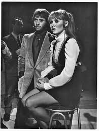 Maurice Is So Gorgeous Here I Can T Stand Lulu Wich She Wasn T In The Photo Oh Well Lulu Singer Andy Gibb Bee Gees