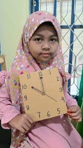 Contoh dekorasi ruang kelas tk dekorasi ruang kelas. Permudah Belajar Waktu Siswa Buat Jam Dinding Dari Kardus Bekas