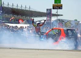 Wta 1000 moterų teniso turnyras. Mit Van Gerwen Pocher Basler Und Sidney Promi Faktor Trifft Ps Programm Beim Sport1 Trackday Wirtschaft Eifel