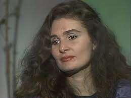 در زمان سلطان محمد فاتح، آنها به سلاح گرم مجهز شدند و «شاید اولین نیروی پیاده نظام مجهز به سلاح گرم در جهان» بودند؛ بنابراین ینی‌چری‌ها. ÙŠØ³Ø±Ø§ ØªØ±ÙˆÙŠ Ø°ÙƒØ±ÙŠØ§ØªÙ‡Ø§ Ù…Ø¹ Ø¥Ø­Ø³Ø§Ù† Ø¹Ø¨Ø¯ Ø§Ù„Ù‚Ø¯ÙˆØ³ ÙÙŠ Ù„Ø§ ØªØ³Ø£Ù„Ù†ÙŠ Ù…Ù† Ø£Ù†Ø§ Youtube